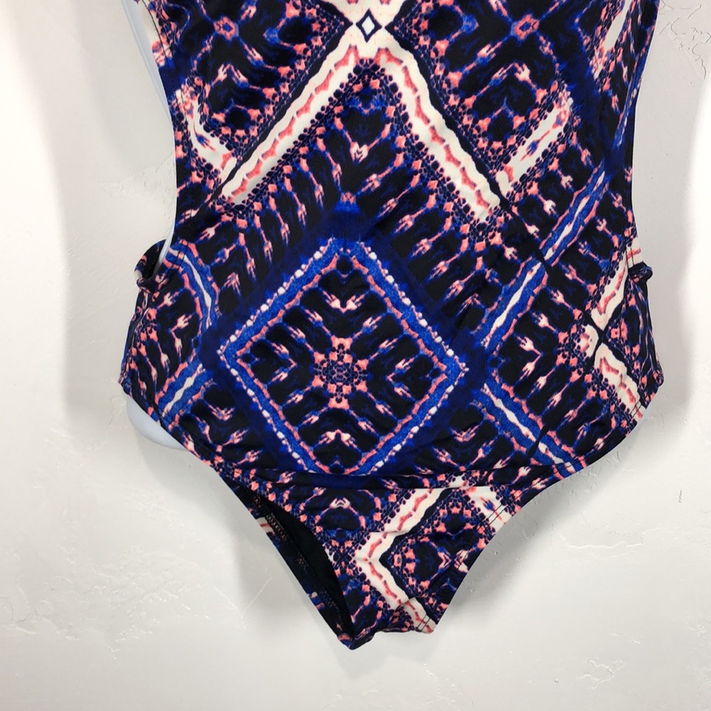 Hurley blue and pink side cutout one piece swimsuit size xs - Picture 3 of 12
